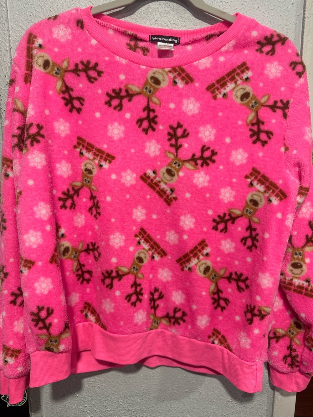 Weekending Reindeer Fleece Pullover in Pink Size Large Like New